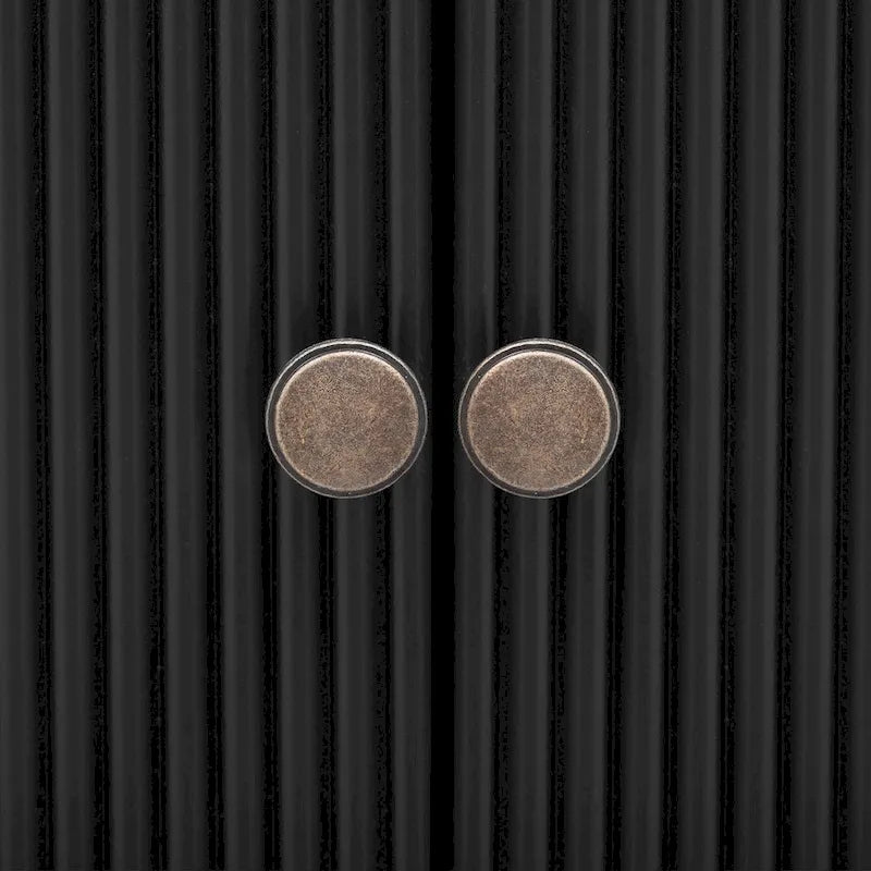 Buffet bahut de rangement noir à quatre portes avec motif à rayures verticales