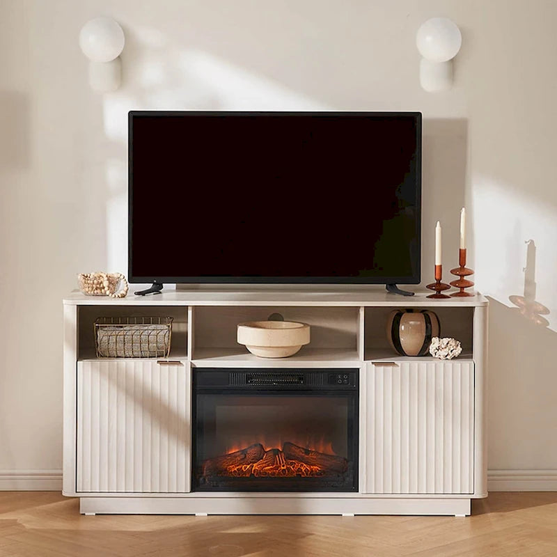 Meuble TV avec cheminée électrique, panneaux cannelés et poignées dorées, noir
