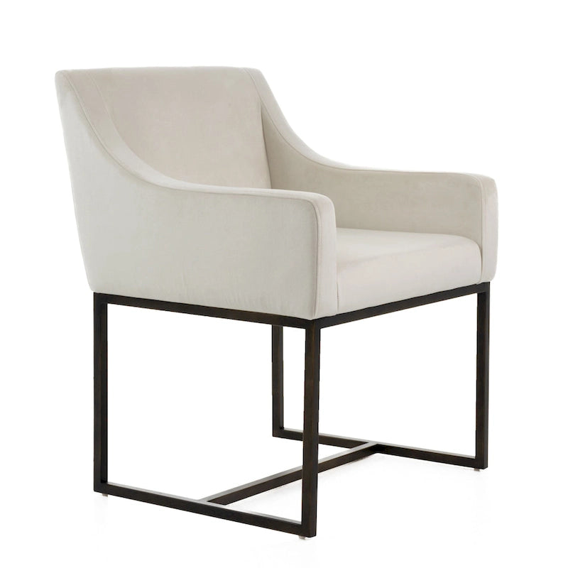 Chaise de salle à manger moderne en velours beige avec pieds en laiton antique