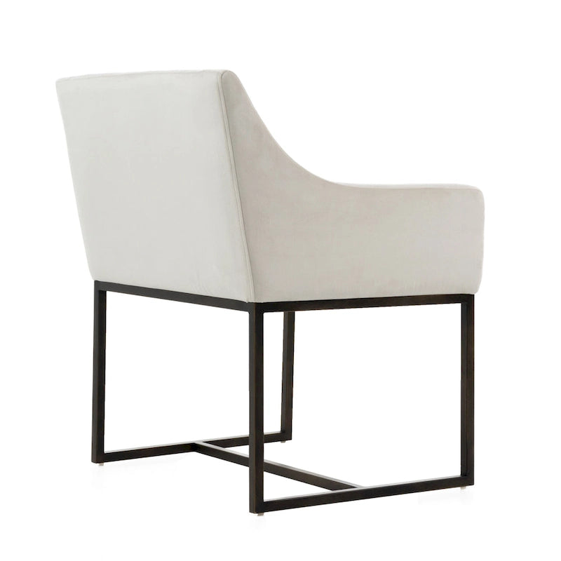 Chaise de salle à manger moderne en velours beige avec pieds en laiton antique