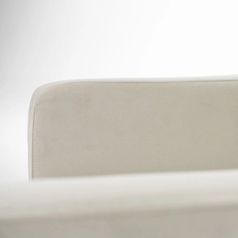 Chaise de salle à manger moderne en velours beige avec pieds en laiton antique