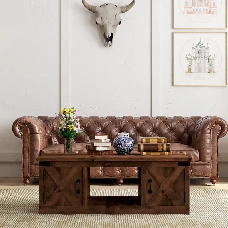 Table basse rustique en bois de ferme avec portes de grange, finition Aged Whiskey