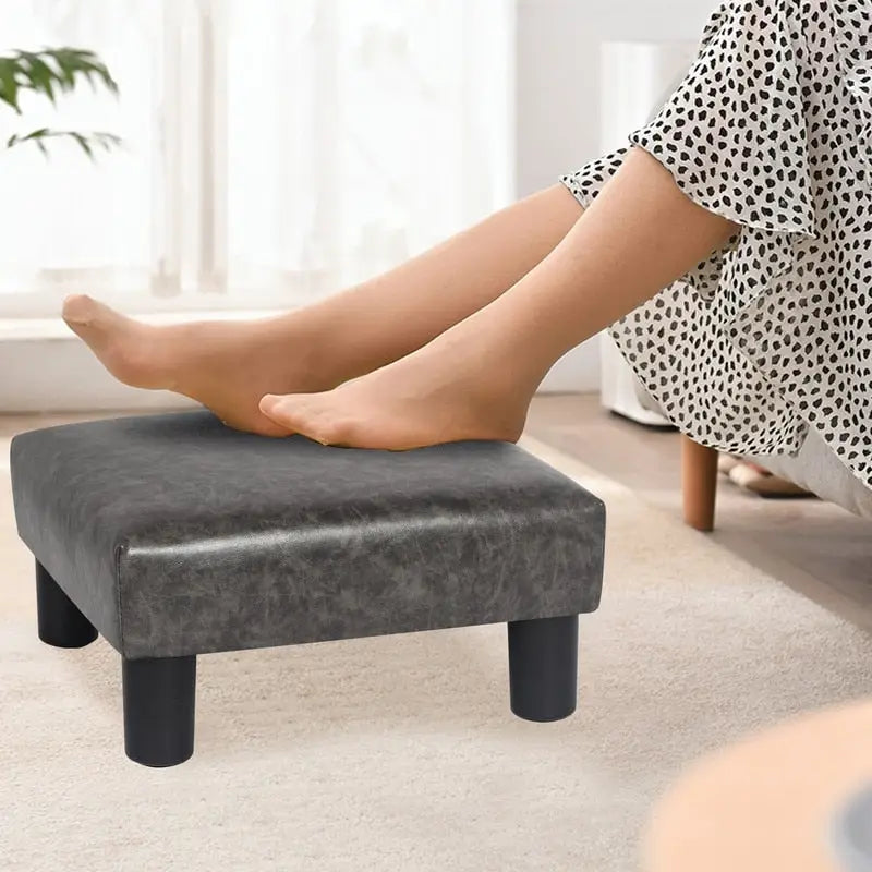 Repose-pieds/pouf carré en cuir PU gris foncé avec pieds en bois massif