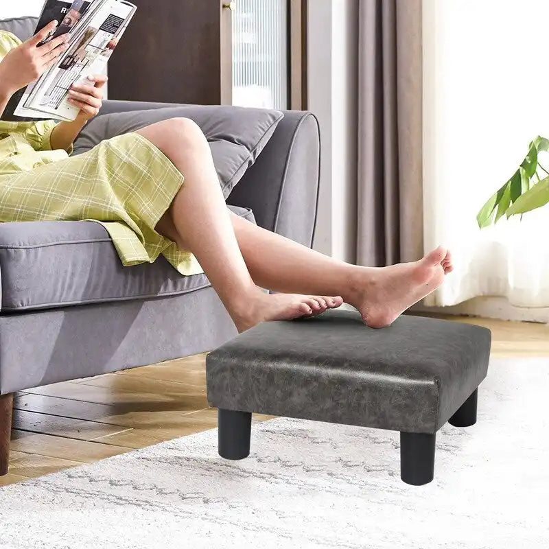 Repose-pieds/pouf carré en cuir PU gris foncé avec pieds en bois massif