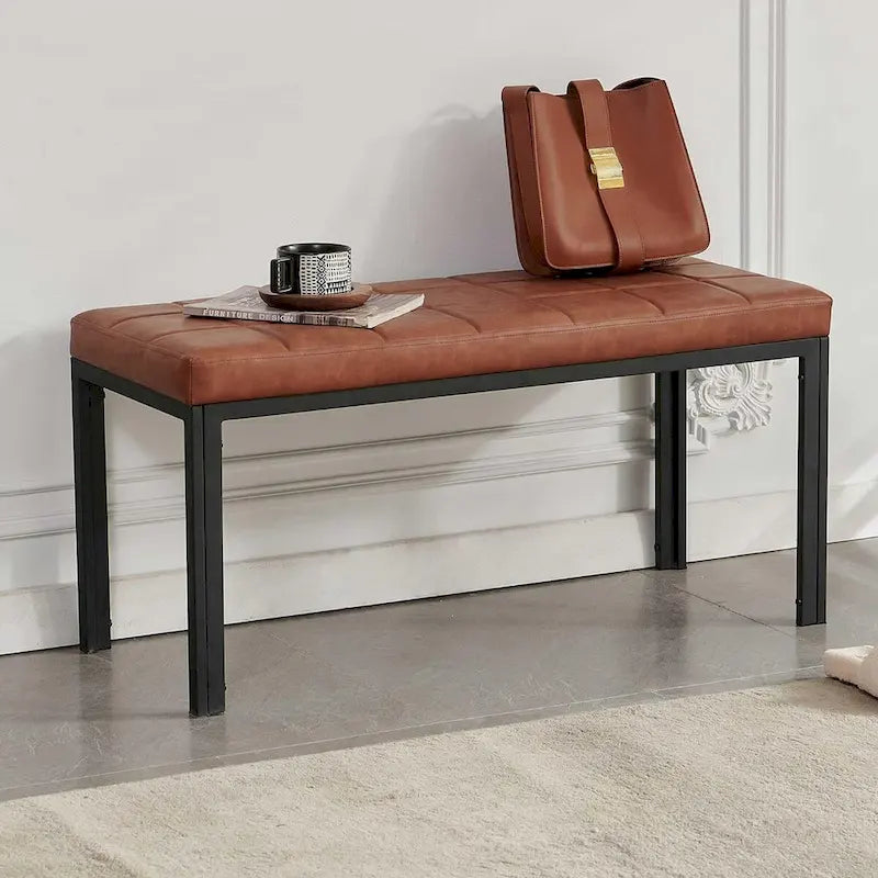 Banc capitonné en cuir synthétique marron avec pieds en métal noir