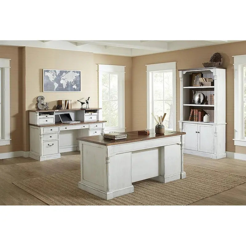 Bureau de direction à double piédestal blanc patiné avec plateau en bois rustique