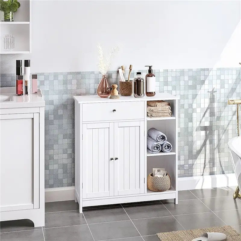 Meuble bas de salle de bain blanc à lattes avec tiroir et étagères ouvertes