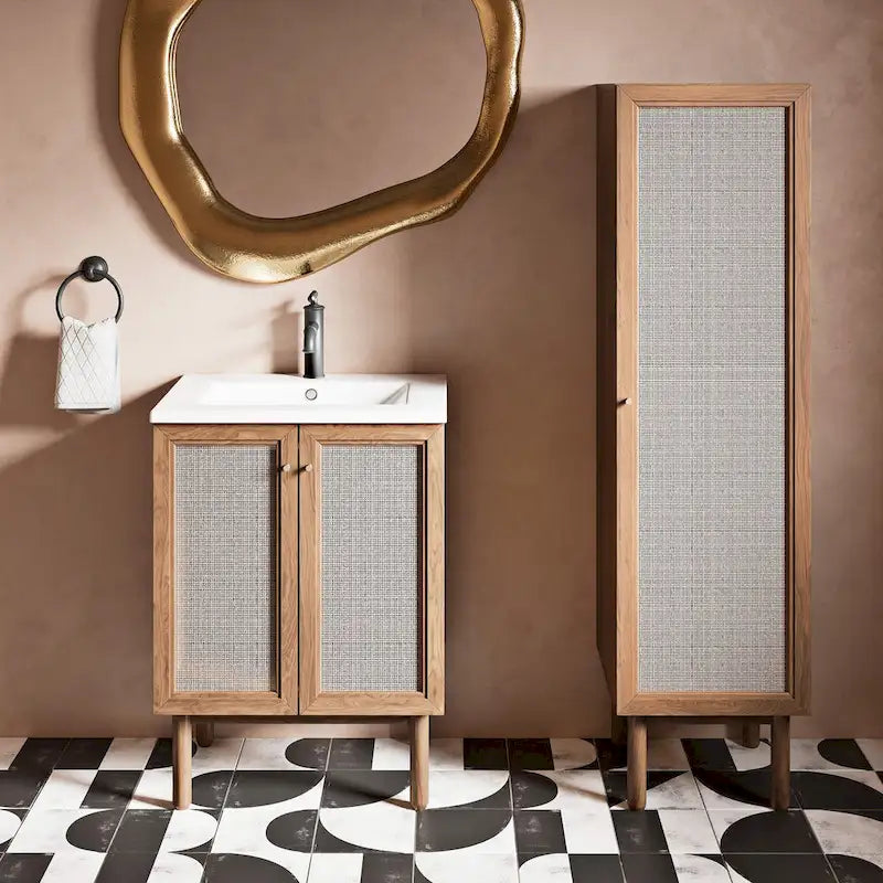 Armoire haute de style Mid-Century en placage de chêne avec porte en rotin