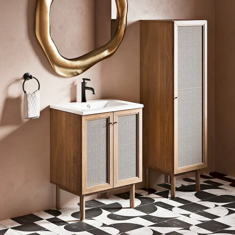 Armoire haute de style Mid-Century en placage de chêne avec porte en rotin