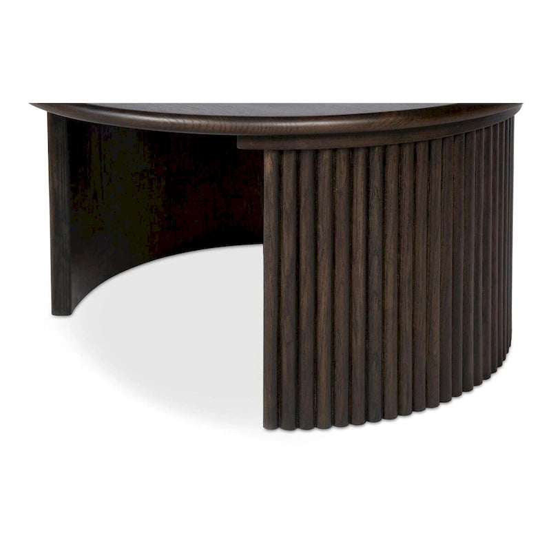 Table basse ronde en chêne massif avec pieds cannelés marron foncé