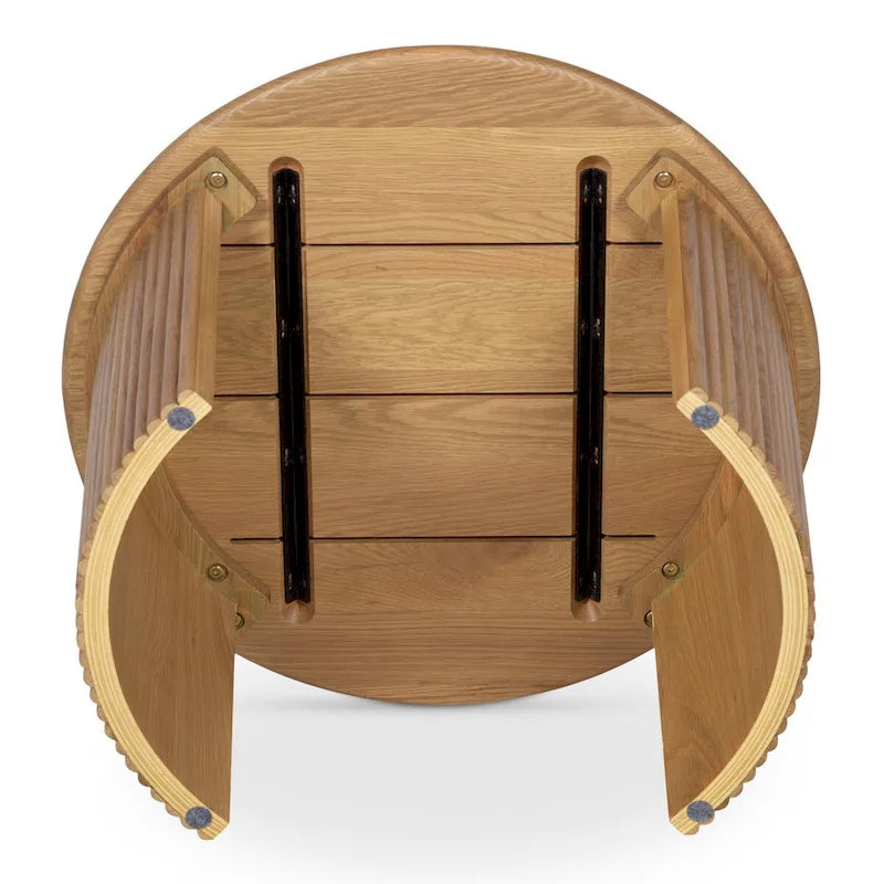Table basse ronde en chêne massif avec pieds cannelés marron foncé